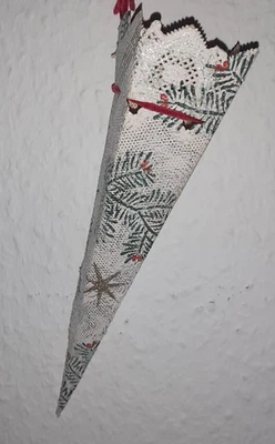 Alte Zuckertüte für den  Weihnachtsbaum,  sehr schöne Prägung - Bild 1 von 4