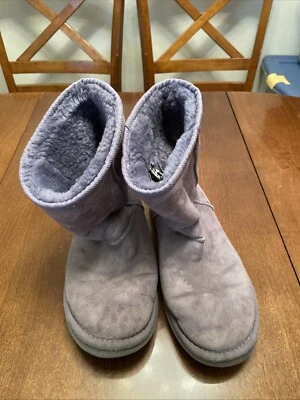 Botas de invierno UGG Australia clásicas cortas de piel de oveja lavanda para mujer talla 8 5825 Foto 1 de 4