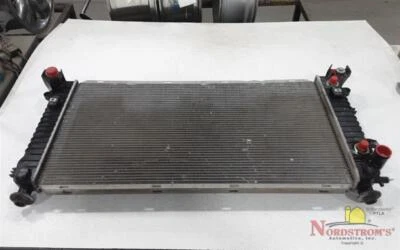 2016 GMC Yukon Denali XL 1500 Radiator Foto 1 de 4