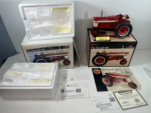 Ertl 2001 serie de precisión 1/16 IH Farmall 460 tractor diecast detallado rojo/blanco - Imagen 1 de 19