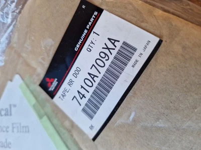 CALCOMANÍA ADHESIVA PUERTA TRASERA IZQUIERDA NEGRA MITSUBISHI OUTLANDER SPORT ORIGINAL 7410A709XA - Imagen 1 de 3