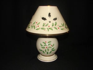 Vintage Porcelain Christmas Holiday Holly Berry Candle Holder with Shade - Bild 1 von 6