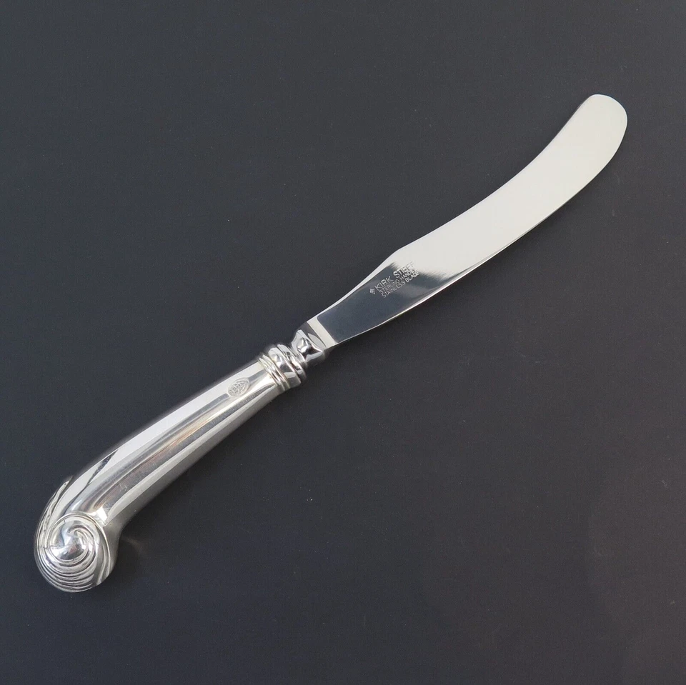 Kirk Stieff Large 'Williamsburg Shell' Place Knife - Image 1 of 4