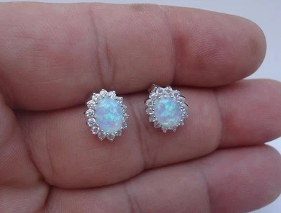 PENDIENTES DE PLATA ESTERLINA CON ÓPALO/DIAMANTES CREADOS EN LABORATORIO DE 3 QUILATES TALLA 12 MM X 10 MM Foto 1 de 4