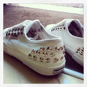 Scarpe Superga 2750 White classic tela unisex borchiate con borchie argento - Imagen 1 de 1