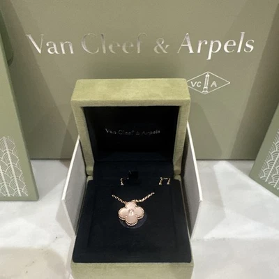 Nuevo collar de diamantes de oro rosa de 18 quilates colgante de vacaciones Van Cleef & Arples 2025 Foto 1 de 4