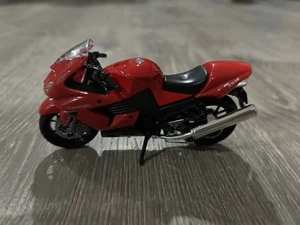 LOOSE 2021 MAISTO 2 WHEELERS 1:18 SCALE RED 2006 KAWASAKI ZX14R NINJA - Picture 1 of 4