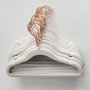 Weiß und Roségold Samt Wildleder Stoff Baby Kinder Kleiderbügel - 20er Pack - Bild 1 von 4