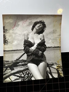 Foto vintage anni 50 Girlie PIN UP Risque B&W nudo originale #348 - Foto 1 di 3