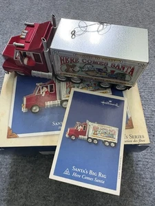 NEU UND VERPACKT Vintage Hallmark Andenken Weihnachtsschmuck Santa’s Big Rig Truck 2003 - Bild 1 von 12