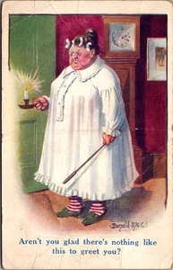 Nothing Like This to Greet You MUJER GRANDE en CAMISÓN Arte Cómic Humor Postal - Imagen 1 de 2