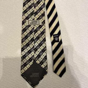 GIANNI VERSACE Rare tie Beige, black allover pattern silk from japan M648 - Picture 1 of 24