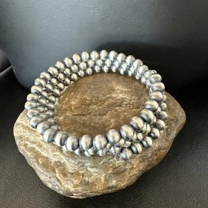 Brazalete envolvente de alambre de acero inoxidable con cuentas Navajo de plata de ley de 6 mm 19021 - Imagen 1 de 14