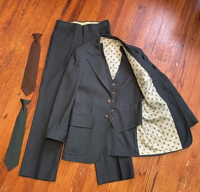 VTG JCPenney 70s Green Leisure Suit 3 Pc Jacket Pants 32X31 Vest Tie Disco 38R - Image 1 of 4