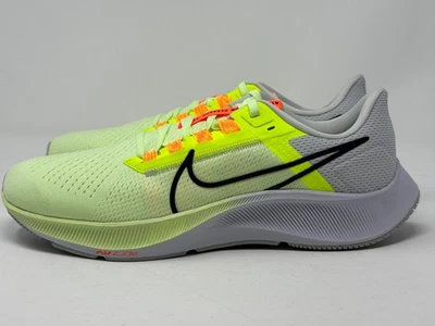 Talla 11.5 Nike Air Zoom Pegasus 38 Apenas Voltios/Negro-Voltios-Photón Polvo CW7356-700 Foto 1 de 4