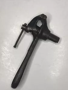 ANTICHI STRUMENTI VINTAGE RARI TIPO PICCOLA MANO VISE PAT. RICHIESTO. - Foto 1 di 12