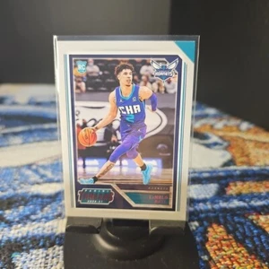 Balón LaMelo 2020-21 Panini Chronicles - Threads Pink #84 (RC) - Imagen 1 de 2