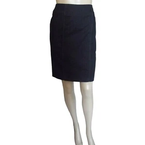 Falda de mezclilla de algodón elástica azul New York & Company talla 2 x hasta la rodilla - Imagen 1 de 8