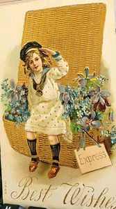 POSTAL DE FELICITACIÓN NIÑA VINTAGE EN PECHO DORADO CON VIOLETAS 090723 S - Imagen 1 de 3