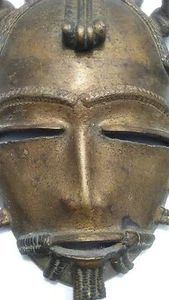 Baule Mask Brass / Bronze Cote D'Ivoire Vintage African wall Art / metal pendant - Picture 1 of 12