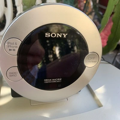 Sony Dream Machine Dual Alarm Clock Radio ICF-C7iP with 30 Pin iPod! with Box Ga - Image 1 of 4