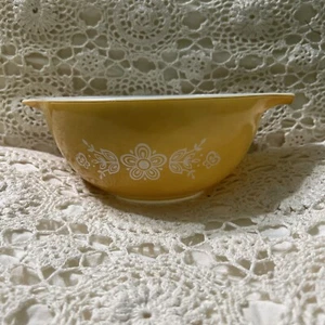 Vintage Pyrex Cinderella Butterfly Gold 1 1/2 quart #442 Mixing Bowl Flowers. - Picture 1 of 5
