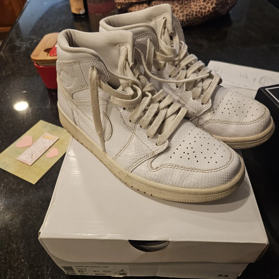Nike Mujer Jordan 1 Mid 'Piel de Serpiente Blanca' (BQ6472-110), Talla: 8.5 US30+13 Foto 1 de 4