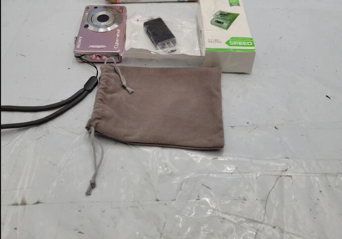 Sony Digital Camera DSC-W55 autofocus failure - Image 1 of 4