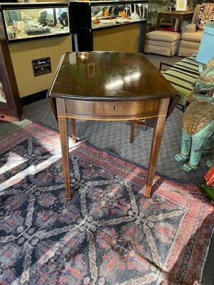 Kittinger Side Table Colonial Williamsburg - Image 1 of 4