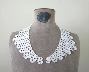 Vintage 1940's Detachable Ecru Hand Crocheted Lace Collar Cottage Core - Picture 1 of 6
