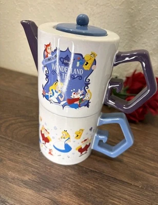 Juego de té para uno de los parques de Disney Alicia en el país de las maravillas: tetera y taza para nidar Foto 1 de 4