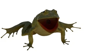 Giocattolo Vintage Sun Wai Gomma Morbida Rana Squeeze Squeeker Ancora Cigolii 2,75”Hx7”W - Foto 1 di 9