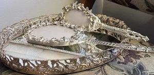 Seltenes 4er Set Hollywood Regency weiß gold Metallrand verspiegelt Waschtisch Tablett Bürste - Bild 1 von 20