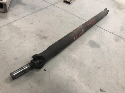 Línea de eje de transmisión trasero 85-89 Ford F250 7,5 L 4x2 USADO 133" WB Foto 1 de 4