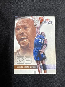 2001-02 Fleer Force Michael Jordan #61 Salón de la fama Goat Bulls NBA gg - Imagen 1 de 2