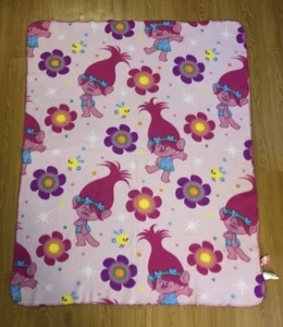 Ropa de cama para niñas DreamWorks Trolls amapola 48"" x 38"" rosa flor vellón - Imagen 1 de 10