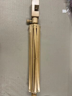 Paraguas de mesa de madera vintage bobinadora de hilo rápido con abrazadera de tornillo montaje de mesa Foto 1 de 2