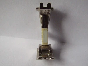 BERNINA  EMBROIDERY FOOT    No 030 - Picture 1 of 2