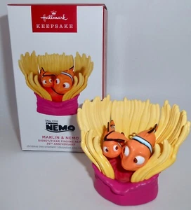 Hallmark Ornament 2023 MARLIN & NEMO Finding Nemo DISNEY PIXAR 20º ANIVERSARIO. H38 - Imagen 1 de 6