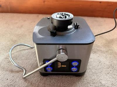 ТОЛЬКО ОСНОВА соковыжималка для извлечения цельных фруктов Gourmia GJ1455 поставляется с показанной частью - Изображение 1 из 4