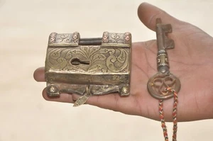 Vintage Iron Handcrafted Unique Brass Fitted Solid Heavy Padlock - Picture 1 of 6