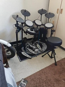 Nitro Max Kit E-Drum Set mit leisen Mesh Pads, 10" Dual Zone Snare, Bluet - Bild 1 von 7