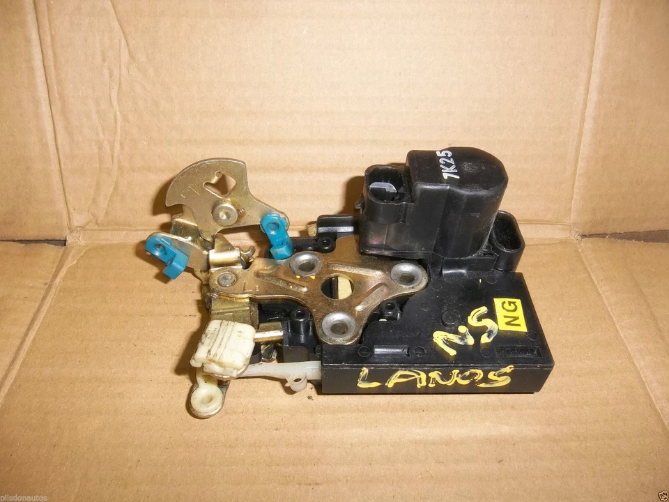 DAEWOO LANOS 1997-2002 3/5DOOR PASSENGER FRONT CENTRAL LOCKING MOTOR ACTUATOR - Imagem 1 de 1