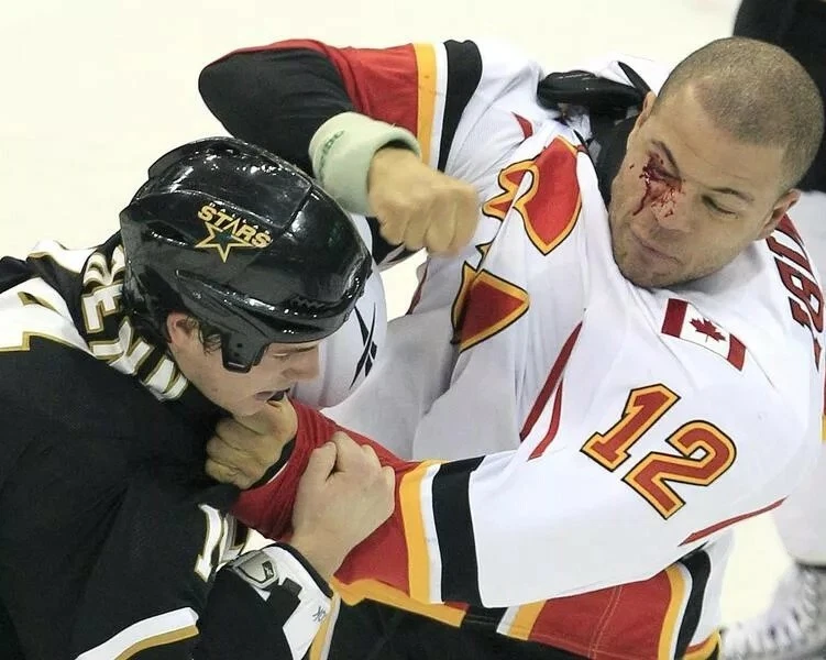 FOTO DE JAROME ORIGINLA & JAMIE BENN 8X10 HOCKEY CALGARY FLAMES DALLAS STARS FOTO Foto 1 de 1