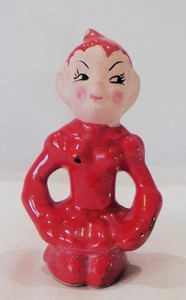 Keramik Pixie Elfe rot weiblich Figur sitzend auf Knien - Bild 1 von 10