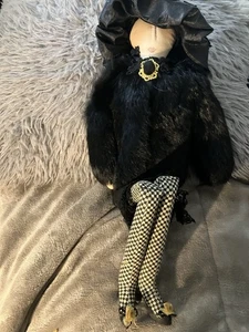 Kunstpuppe "Carmen Manago" im schwarzen Pelzmantel, Spitze und Handtasche wunderschön elegant - Bild 1 von 11