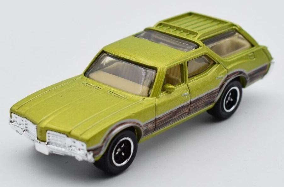 Matchbox Superfast '71 Oldsmobile Vista Cruiser green. MBX1/ 2009 - Image 1 of 3