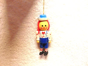 Vintage Holz bemalt Raggedy Andy Garn Haar Weihnachtsschmuck #J - Bild 1 von 2