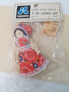 Vintage Folk Art Corn Husk Ornament All Nations Doll by LeeWards NOS New - Picture 1 of 5