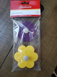 Sunbeam Cookie Cutter Press Set Of 2 Flowers With bunny - Picture 1 of 7